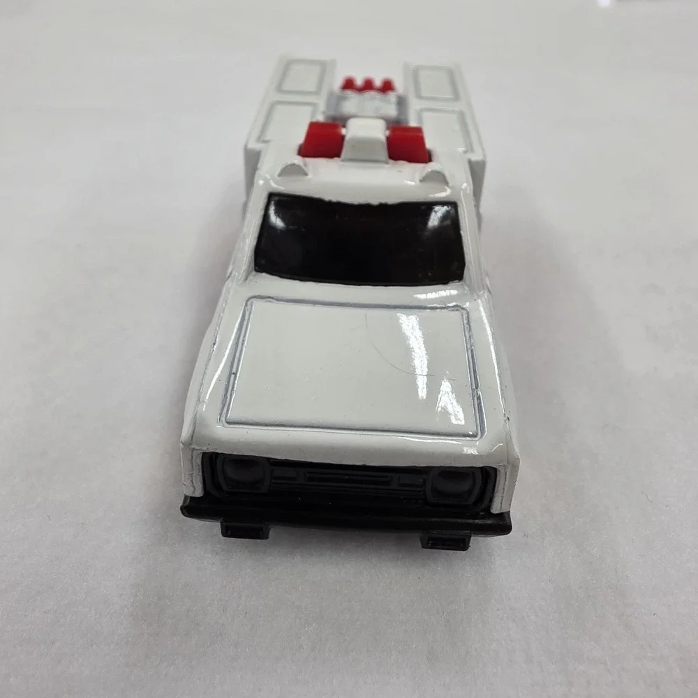 HW Fire Dept 1:64 Diecast Fire Vehicle White/Red/Gold/Black Rapid responder